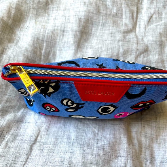 Estée Lauder • Heart Print Blue and Red Cosmetic Makeup Bag By Quentin Jones - Picture 4 of 7